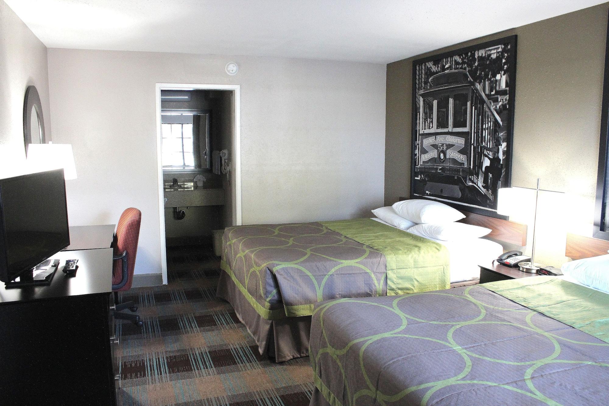 Super 8 By Wyndham Salinas Motel Dış mekan fotoğraf