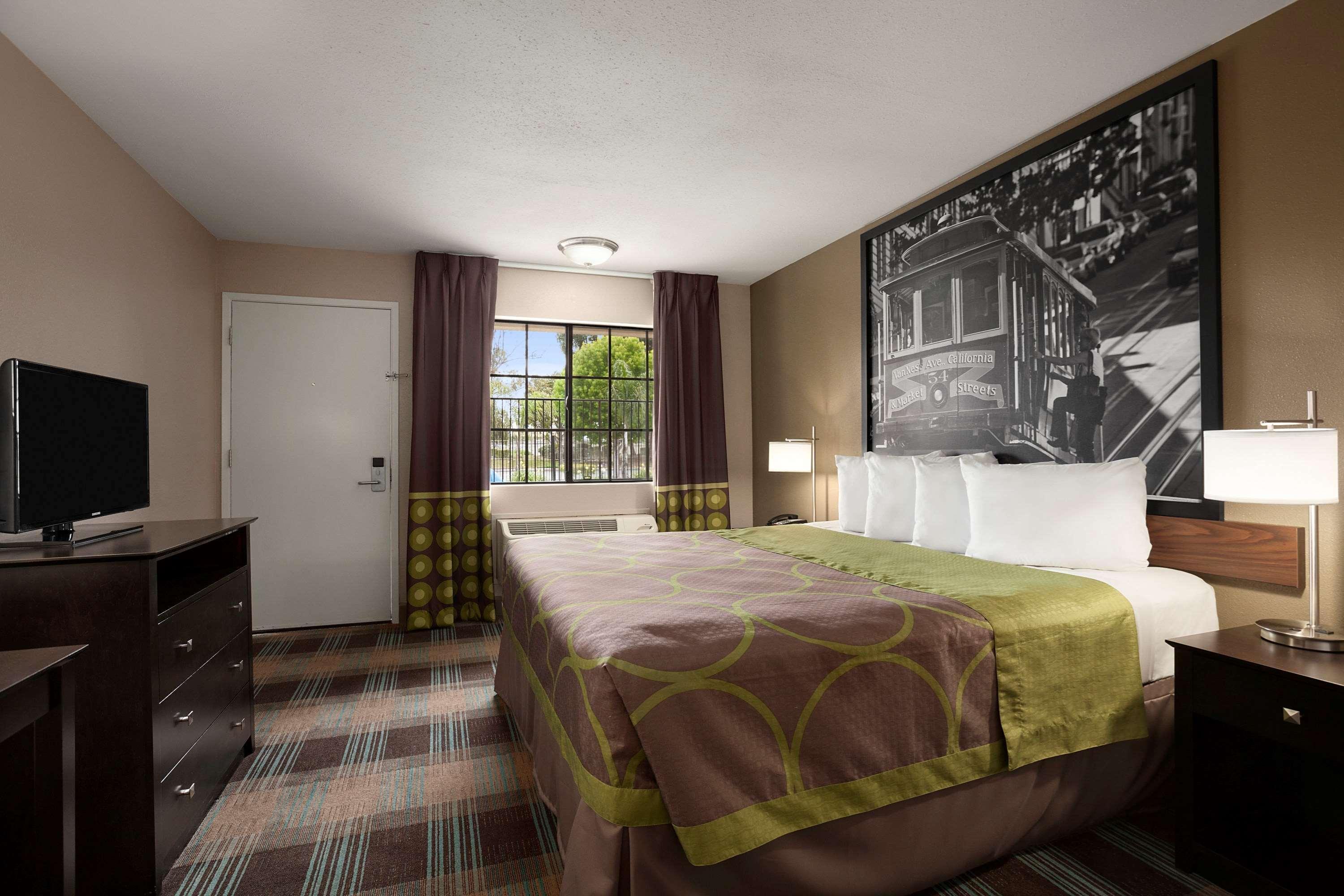 Super 8 By Wyndham Salinas Motel Dış mekan fotoğraf