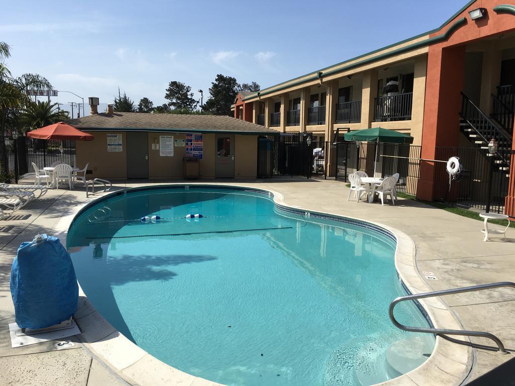 Super 8 By Wyndham Salinas Motel Dış mekan fotoğraf