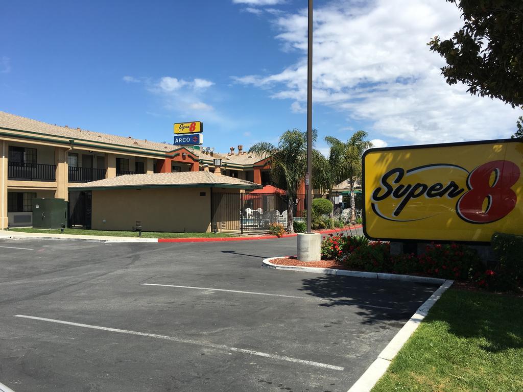 Super 8 By Wyndham Salinas Motel Dış mekan fotoğraf