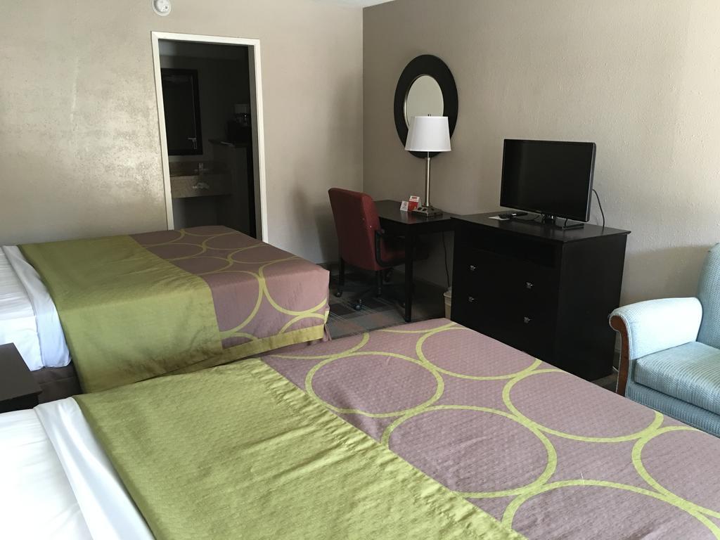 Super 8 By Wyndham Salinas Motel Dış mekan fotoğraf
