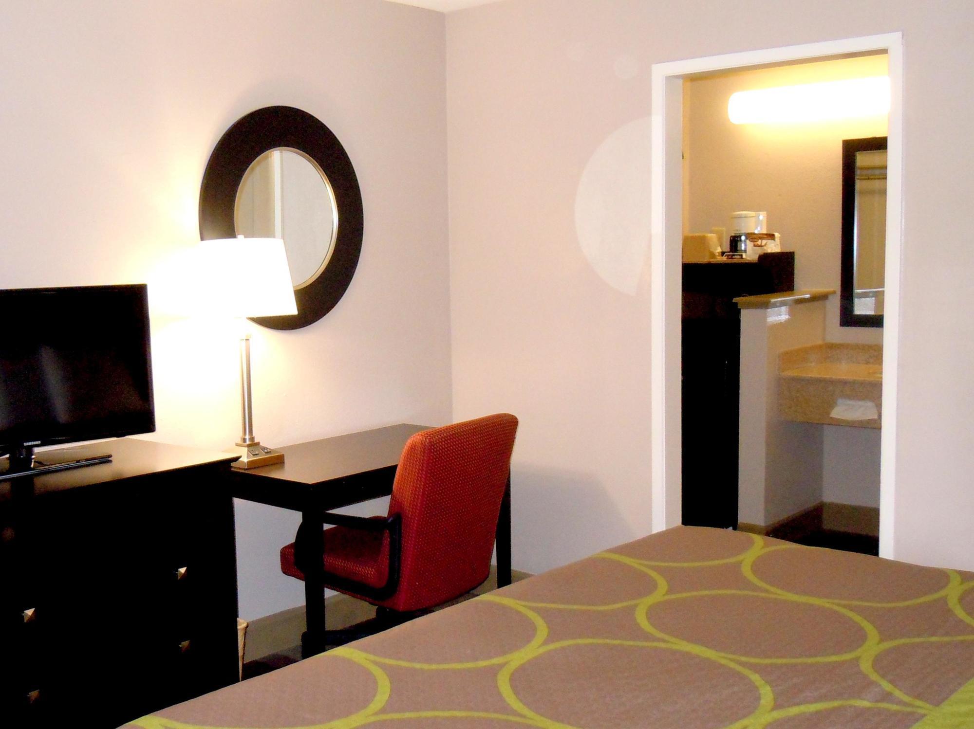 Super 8 By Wyndham Salinas Motel Dış mekan fotoğraf