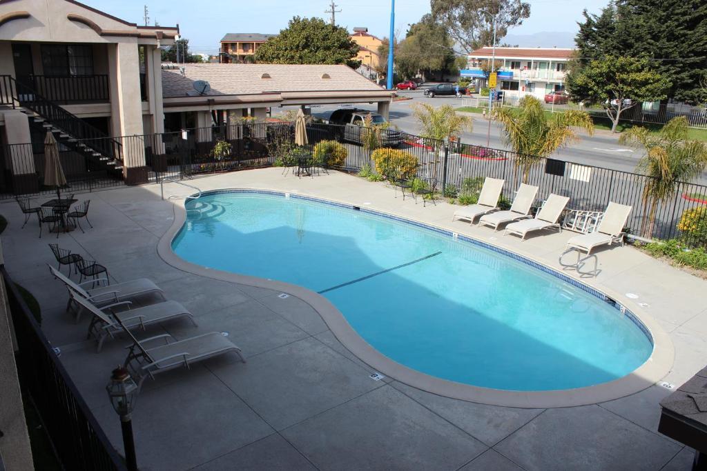Super 8 By Wyndham Salinas Motel Dış mekan fotoğraf