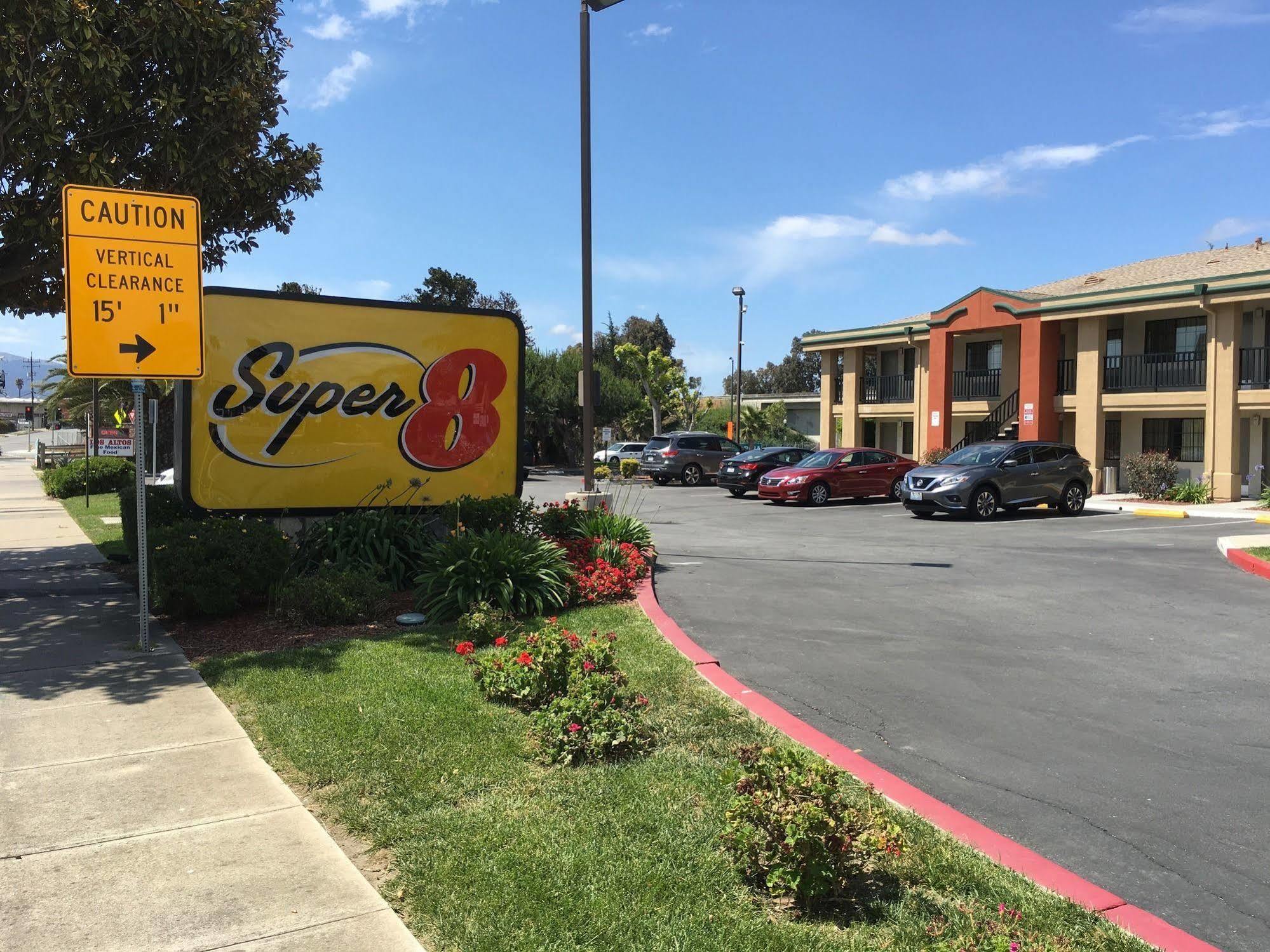Super 8 By Wyndham Salinas Motel Dış mekan fotoğraf