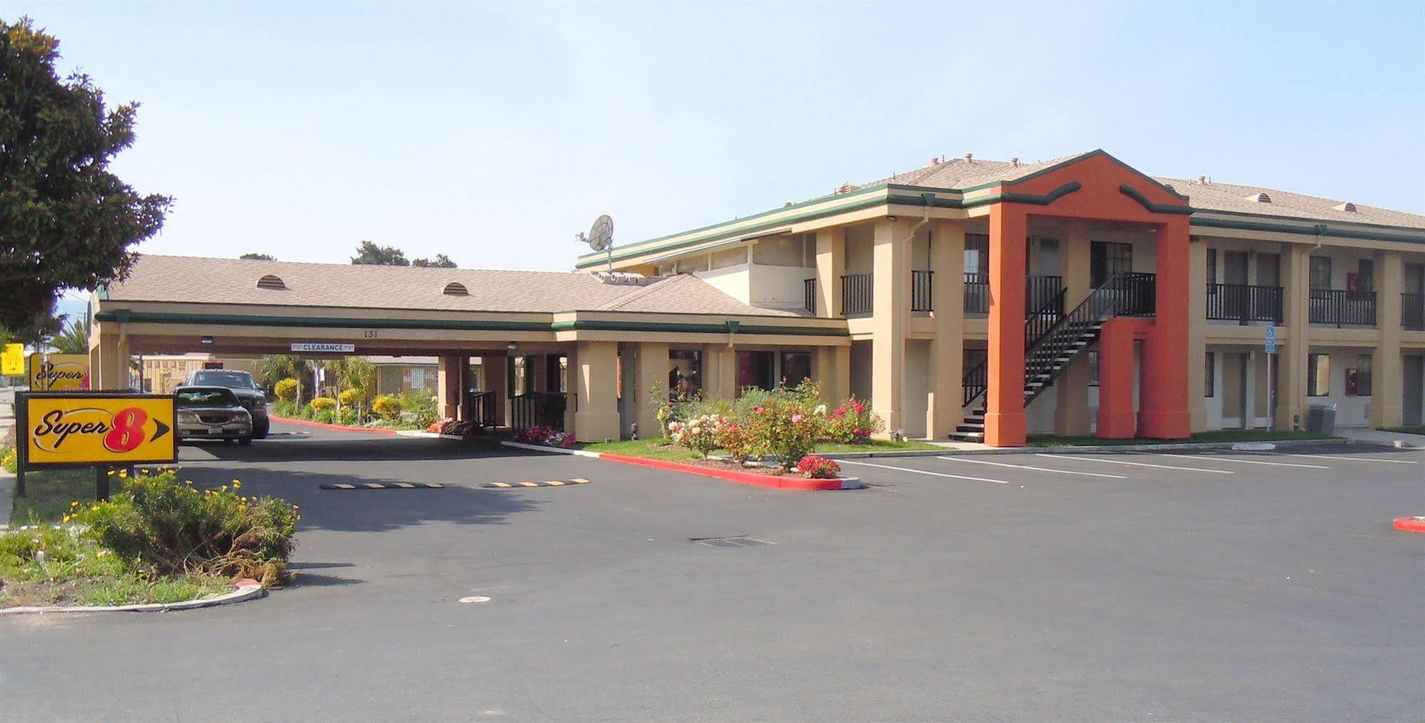 Super 8 By Wyndham Salinas Motel Dış mekan fotoğraf