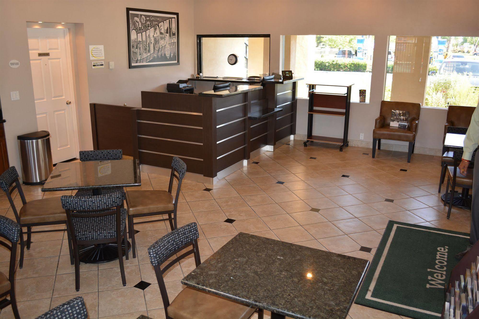 Super 8 By Wyndham Salinas Motel Dış mekan fotoğraf